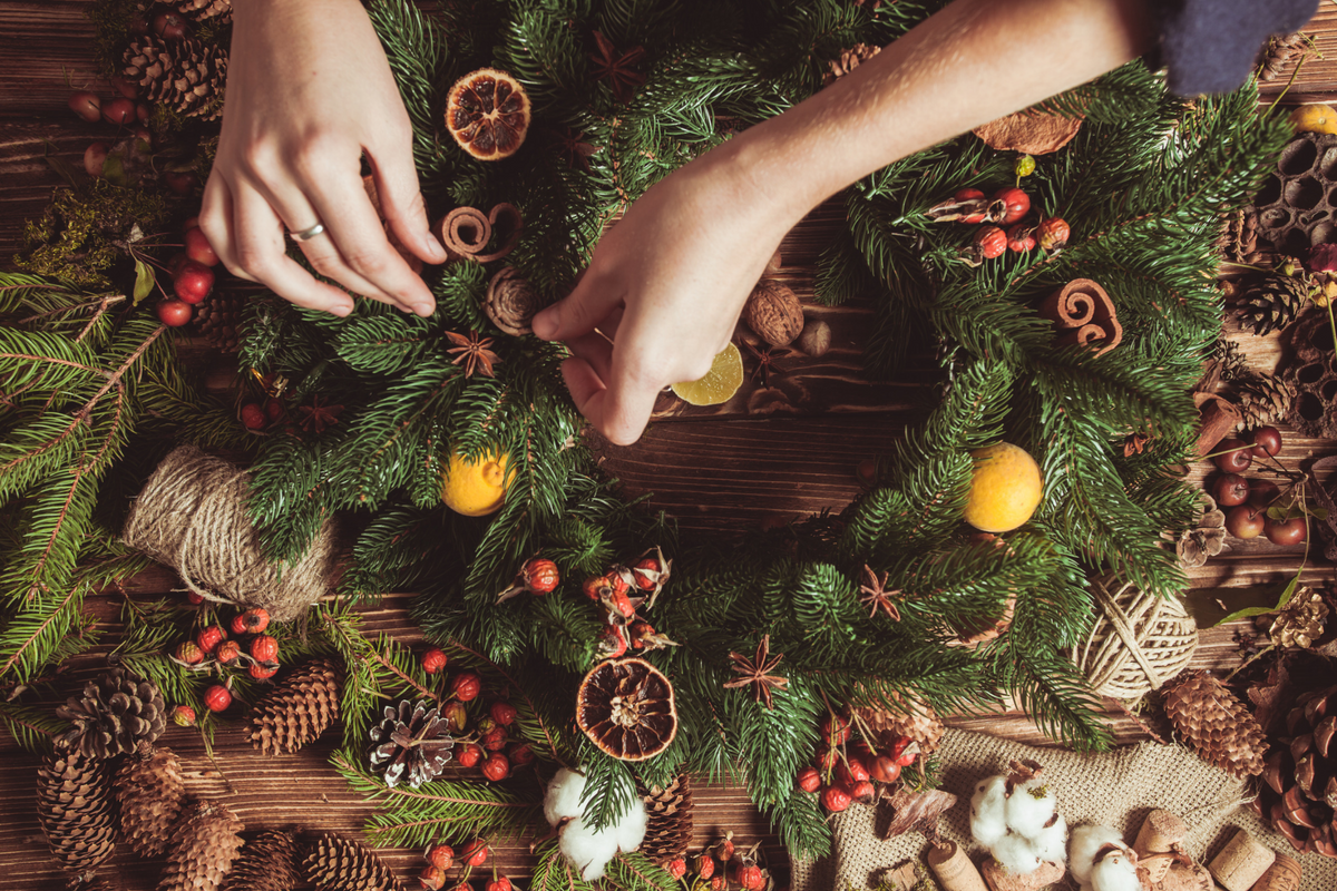 How to make a homemade Christmas wreath with decorative picks