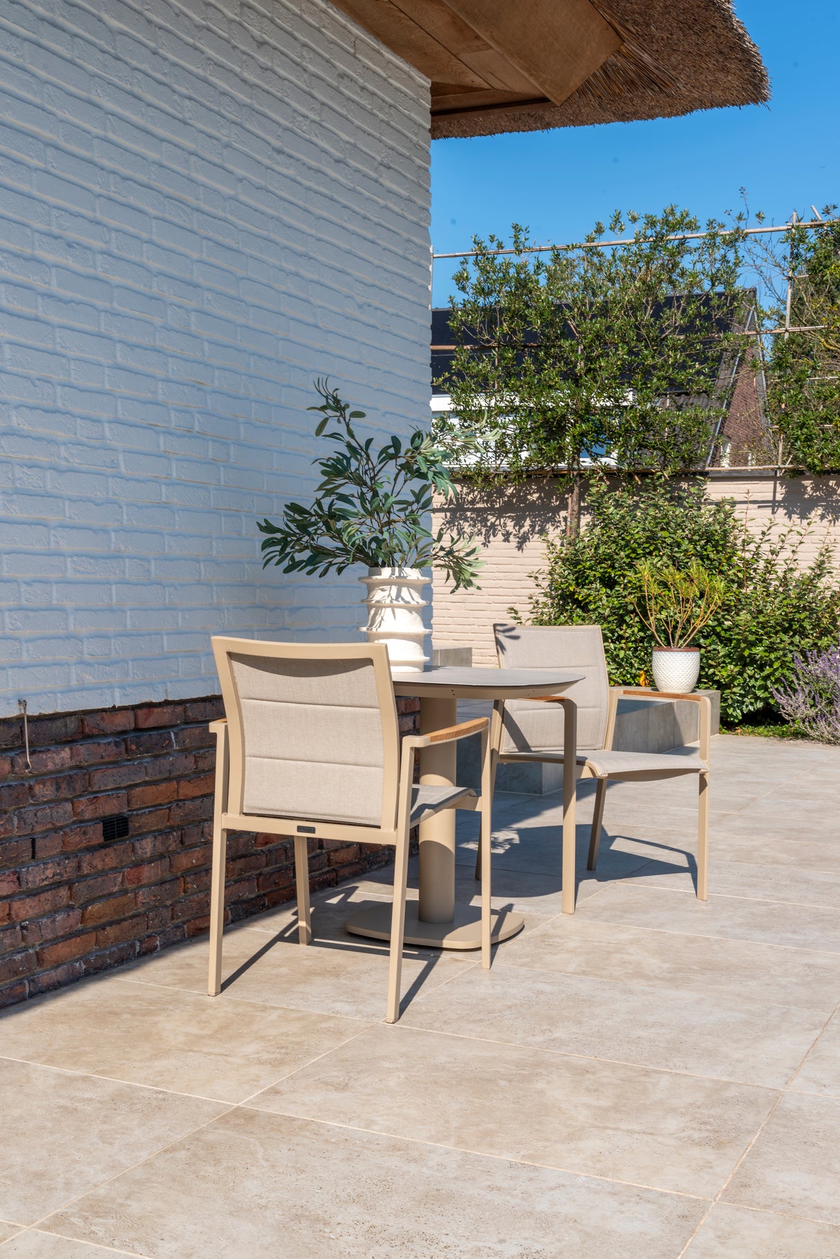 Cortina 2 Seat with Manolo 75cm Ceramic Dining Table